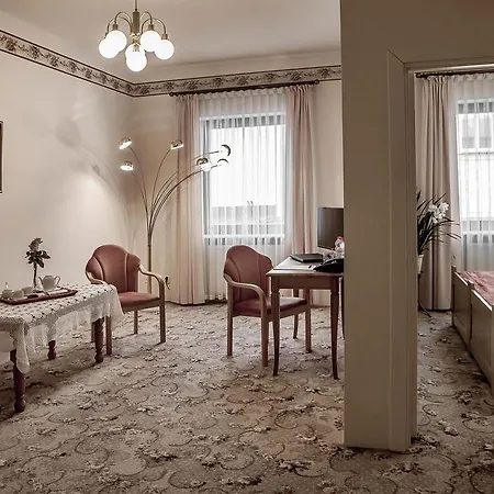 Palazzo Adler B&B 스바르체데즈