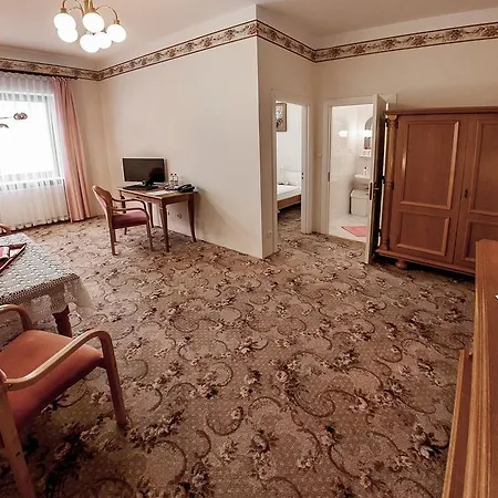 Palazzo Adler B&B 스바르체데즈